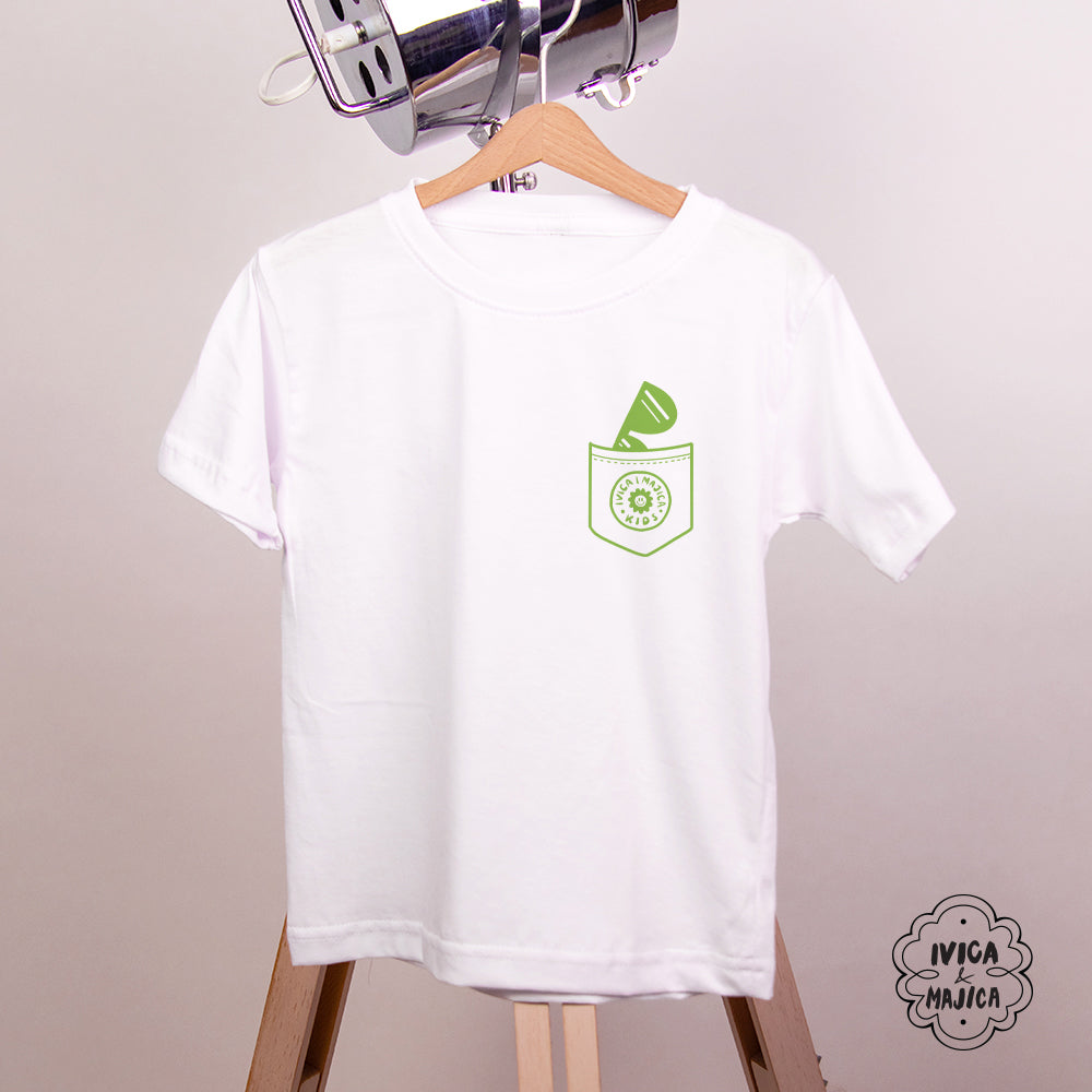 Jer me baš briga – Dečija majica (zelena)