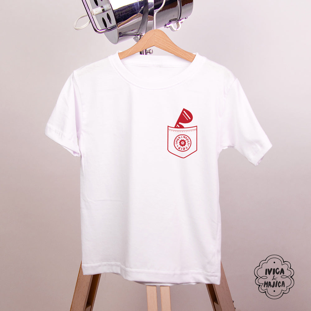 Jer me baš briga – Dečija majica (crvena)